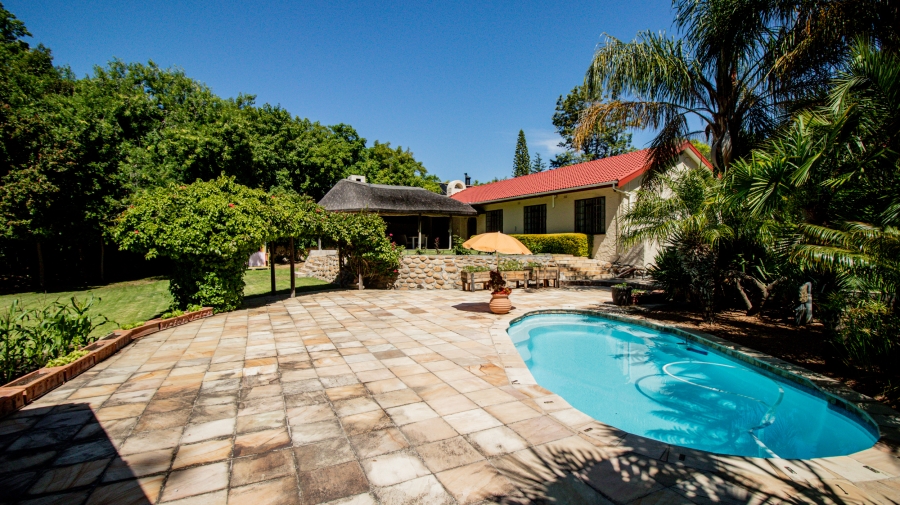 To Let 4 Bedroom Property for Rent in Helderberg Estate Western Cape